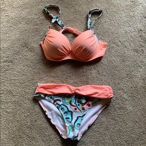 *NEVER WORN* Women’s Peach Print Bikini